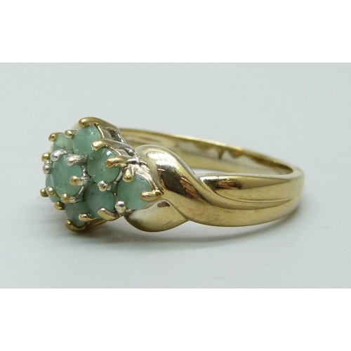 957 - A silver gilt emerald cluster ring, Q