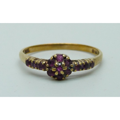 967 - A 9ct gold and ruby ring, 1.5g, Q