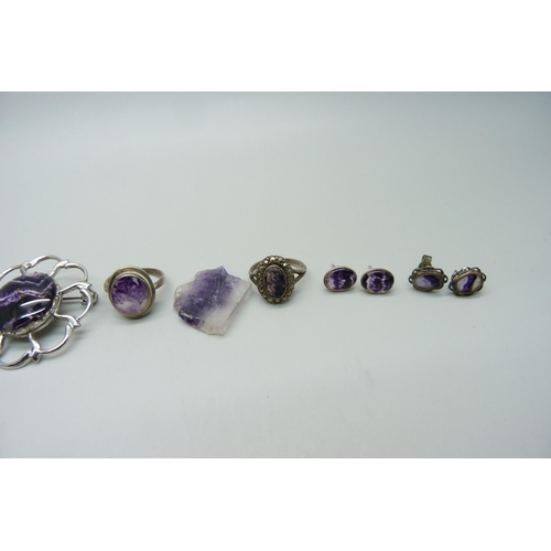 975 - A collection of silver and Blue John jewellery; brooch, three rings and three pairs of earrings, (st... 