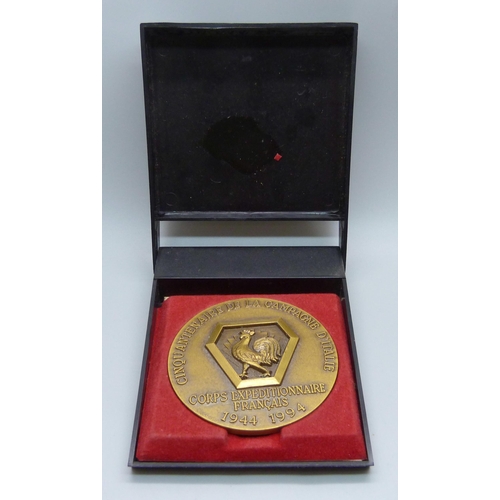 985 - A French 50th Anniversary of the Italian Campaign medallion, 1944-1994, cased