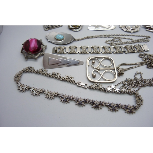 987 - A collection of jewellery including stainless steel