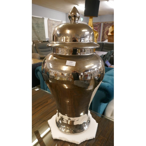 1307 - A large silver urn