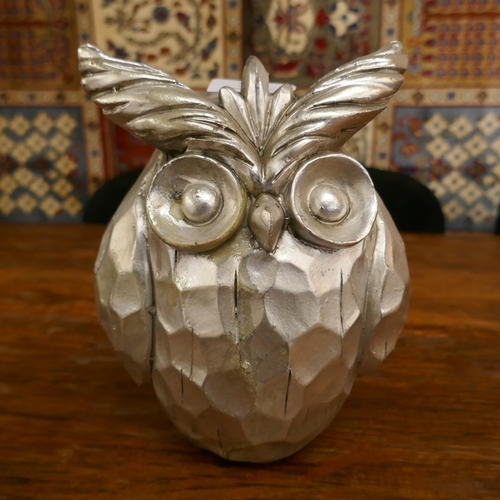 1328 - An Otis large silver ceramic owl, H 10cms (2171210)   #