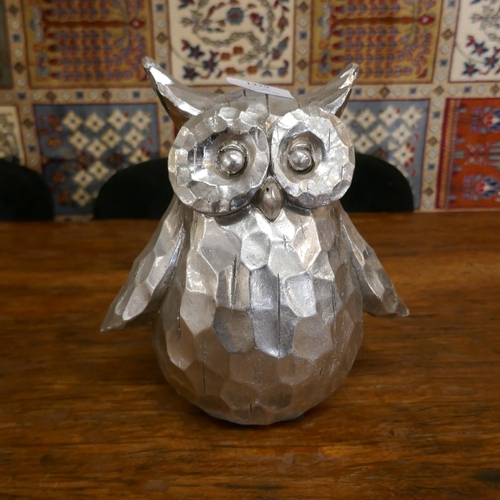 1329 - An olive silver ceramic owl, H 12cms (2171410)   #