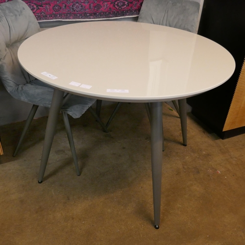 1373 - A Logan circular dining table