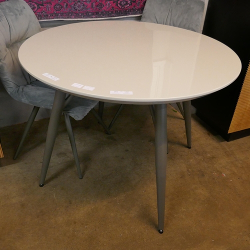 1378 - A Logan circular dining table