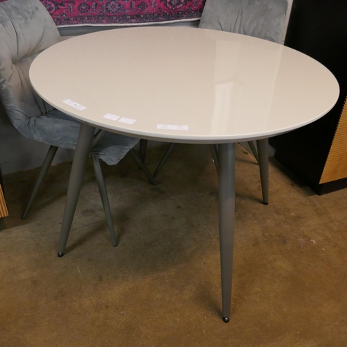 1384 - A Logan circular dining table