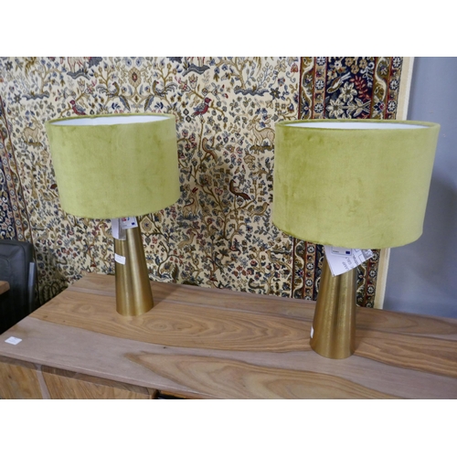 1418 - A pair of brass table lamps with olive velvet shades