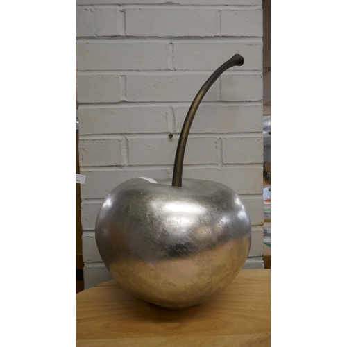 1431 - A silver decorative cherry