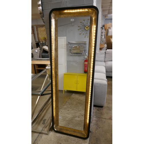 1449 - A large illuminated mirror, USB chargeable