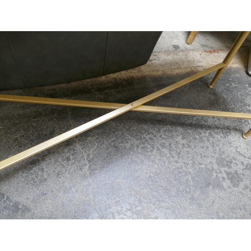 1478 - A black console table with gold legs