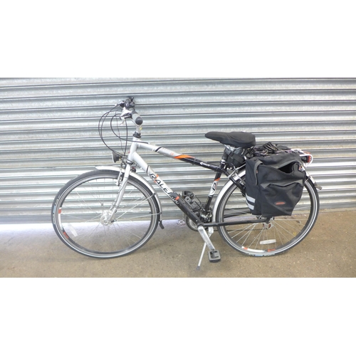 2184 - A Raleigh Pioneer Metro LX touring bicycle complete with mud guards pannier rack/bag and lights