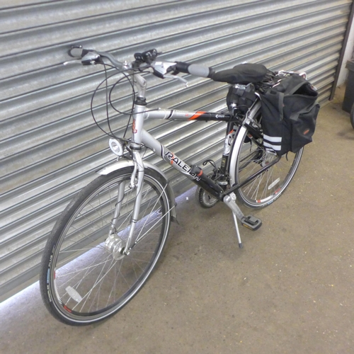 2184 - A Raleigh Pioneer Metro LX touring bicycle complete with mud guards pannier rack/bag and lights