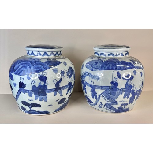 129 - A pair of large Chinese blue and white porcelain ginger jars and covers 24cms h