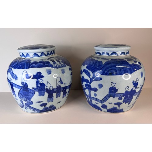 129 - A pair of large Chinese blue and white porcelain ginger jars and covers 24cms h