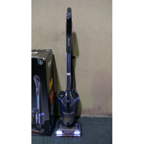 6114 - Shark Cordless Upright  Vacuum Cleaner - with battery And charger  - Model Icz160Uk, Original RRP £1... 