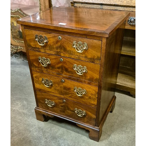 156 - A George II style mahogany bachelors chest of drawers