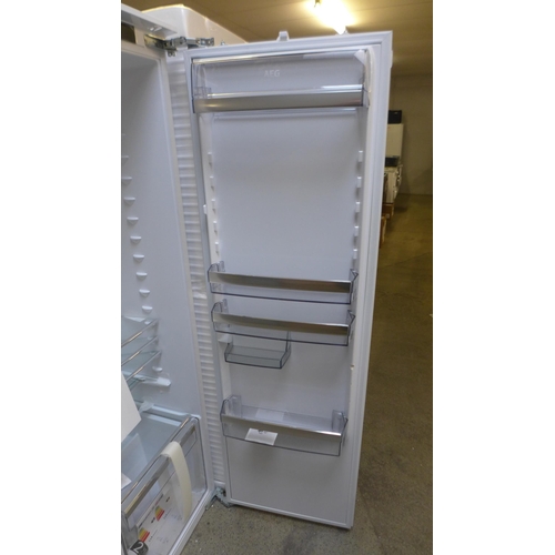 4001 - AEG Integrated Tower Fridge - model no - SKE818E1DC (552-141) *This lot is subject to VAT