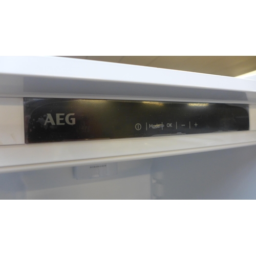 4001 - AEG Integrated Tower Fridge - model no - SKE818E1DC (552-141) *This lot is subject to VAT