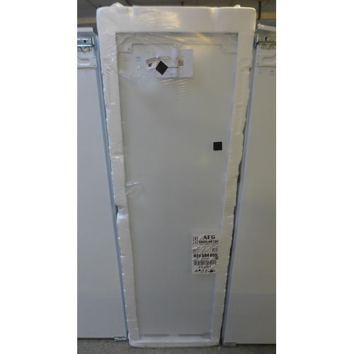 4002 - AEG Integrated Tower Fridge - model no - SKE818E1DC (552-183) *This lot is subject to VAT