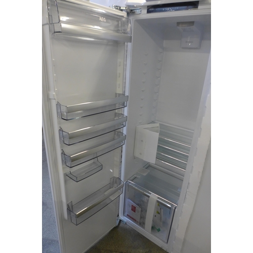 4003 - AEG Integrated Tower Fridge - model no - SKE818E1DC (552-182) *This lot is subject to VAT