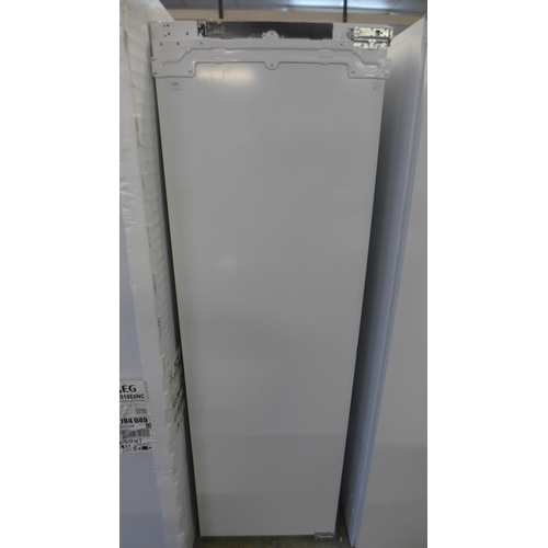 4005 - AEG Integrated Tower Fridge - model no - SKE818E1DC (552-152) *This lot is subject to VAT