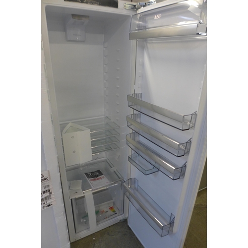 4005 - AEG Integrated Tower Fridge - model no - SKE818E1DC (552-152) *This lot is subject to VAT