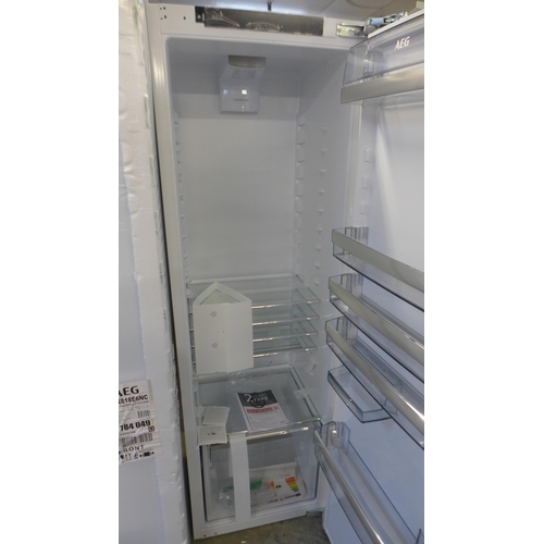 4005 - AEG Integrated Tower Fridge - model no - SKE818E1DC (552-152) *This lot is subject to VAT