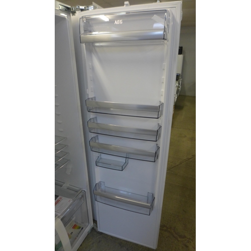 4005 - AEG Integrated Tower Fridge - model no - SKE818E1DC (552-152) *This lot is subject to VAT