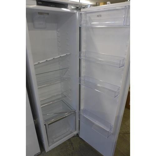 4006 - AEG Integrated Tower Fridge model no - SKE818E1DC (552-194) *This lot is subject to VAT