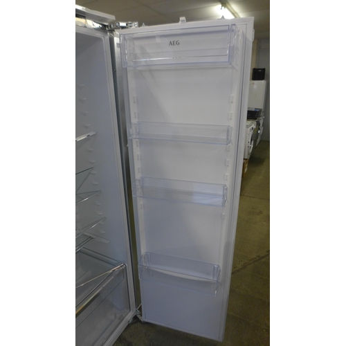 4006 - AEG Integrated Tower Fridge model no - SKE818E1DC (552-194) *This lot is subject to VAT