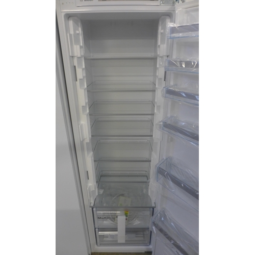 4007 - Bosch Built In Tower Fridge - model no - KIR81VSF0G (552-195) *This lot is subject to VAT