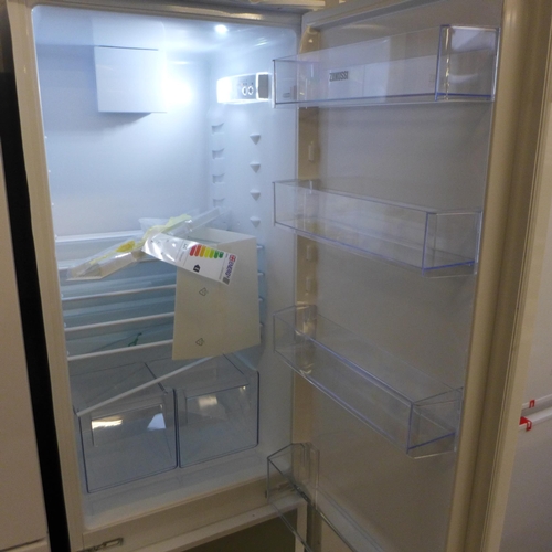 4058 - Zanussi 70/30 Fridge Freezer - Low Frost - Model: ZNFN18ES3 (552-94) *This lot is subject to VAT