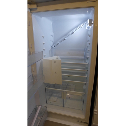 4059 - AEG Integrated 70/30 Fridge Freezer (Frost Free) - Model: OSC6N181ES (552-117) *This lot is subject ... 