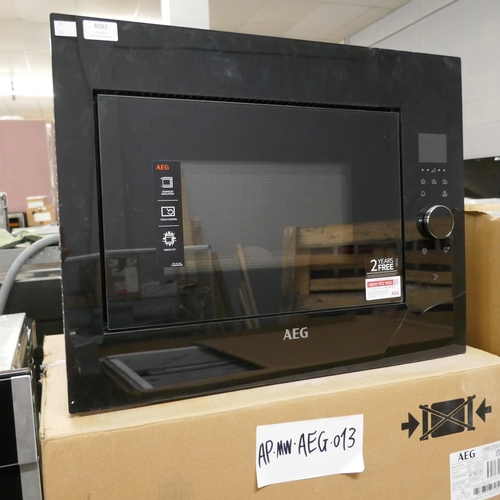 4082 - AEG Built in wall Microwave - model no - MBE2658SEB (552-196) *This lot is subject to VAT