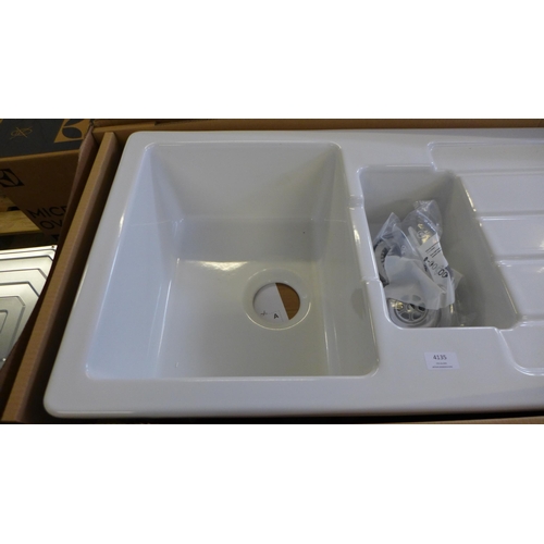 4135 - Madeira 1.5 Bowl RVS Ceramic White Sink  (552-103) *This lot is subject to VAT