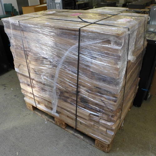 4155 - A pallet of solid oak offcuts (552-185) *This lot is subject to VAT