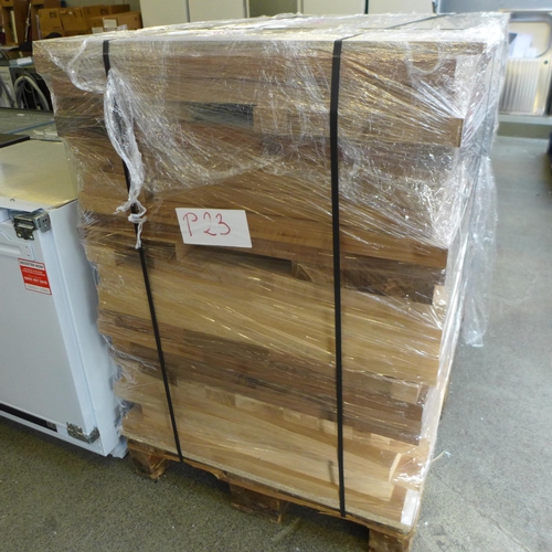 4155 - A pallet of solid oak offcuts (552-185) *This lot is subject to VAT