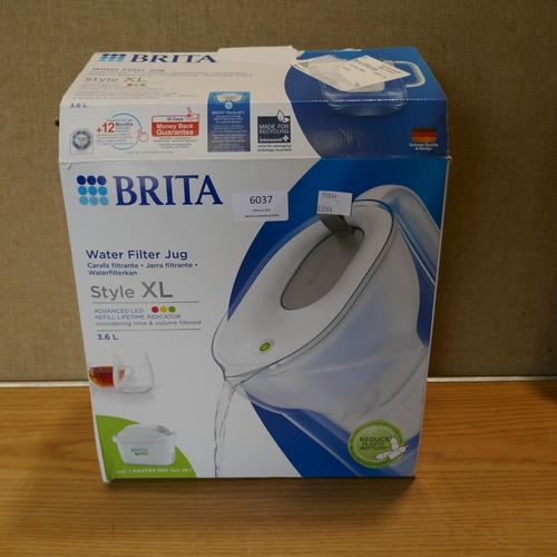 6037 - Brita Maxtra Xl Style Jug, Kitchen Aid Kitchen Set (326A - 50) *This lot is subject to VAT