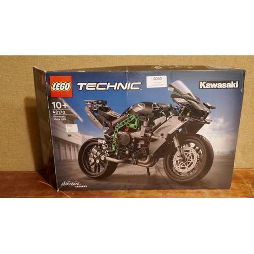 6060 - Lego Technic Kawasaki Ninja Mototrbike - Incomplete     (325-454) This lot is subject to vat