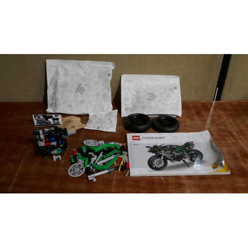 6060 - Lego Technic Kawasaki Ninja Mototrbike - Incomplete     (325-454) This lot is subject to vat