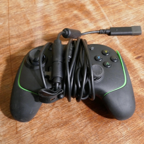 6076 - 2 x Razer Wolverine V2 Xbox Controllers ( for Xbox X/S) (326A - 171,172) *This lot is subject to VAT