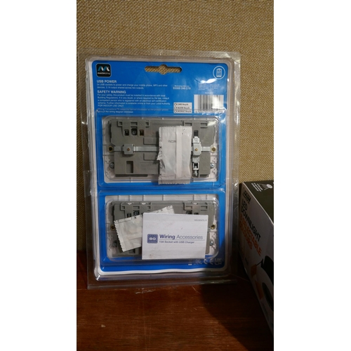 6085 - Bg Twin Usb Sockets, Feit 3.5  Dimmable Down Lighter  (326A - 8,10) *This lot is subject to VAT