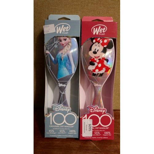 6095 - 2x Disney Wet brushes  (326A - 45) *This lot is subject to VAT