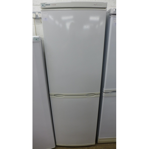 2104 - A Bosch Classixx model KGV28325GB Maxx freestanding, 50/50 fridge freezer