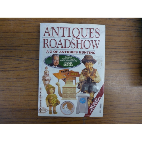 2260 - A collection of ten books on antiques and collectables and two books on tropical fish