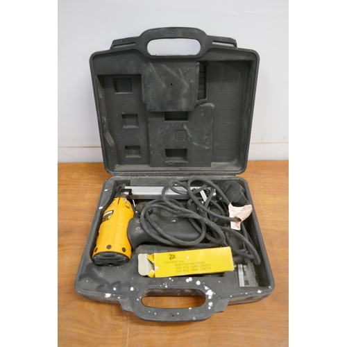 2008 - A quantity of power tools including a JCB JCB-PP1050, 240V electric planer, a Worx WX-638, 240V shee... 