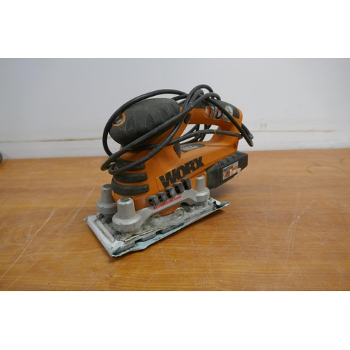 2008 - A quantity of power tools including a JCB JCB-PP1050, 240V electric planer, a Worx WX-638, 240V shee... 