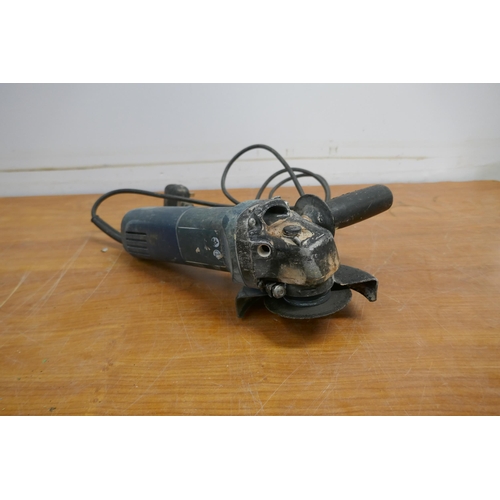 2008 - A quantity of power tools including a JCB JCB-PP1050, 240V electric planer, a Worx WX-638, 240V shee... 