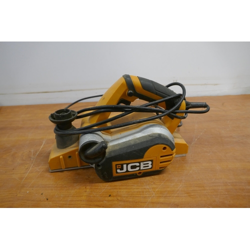 2008 - A quantity of power tools including a JCB JCB-PP1050, 240V electric planer, a Worx WX-638, 240V shee... 